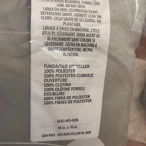 NWT Sage Green and Cream 18X18 Pillow in bag, Zippered, FabFitFun - Picture 2 of 6